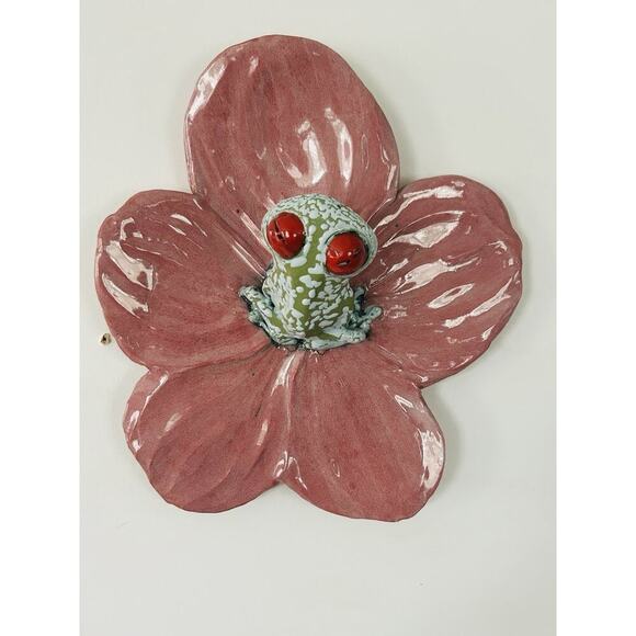 Frog Pink Flower Hanging Wall Decor Lid Hand Made Pottery Leaf Tree Frog Red Eye - Picture 1 of 16